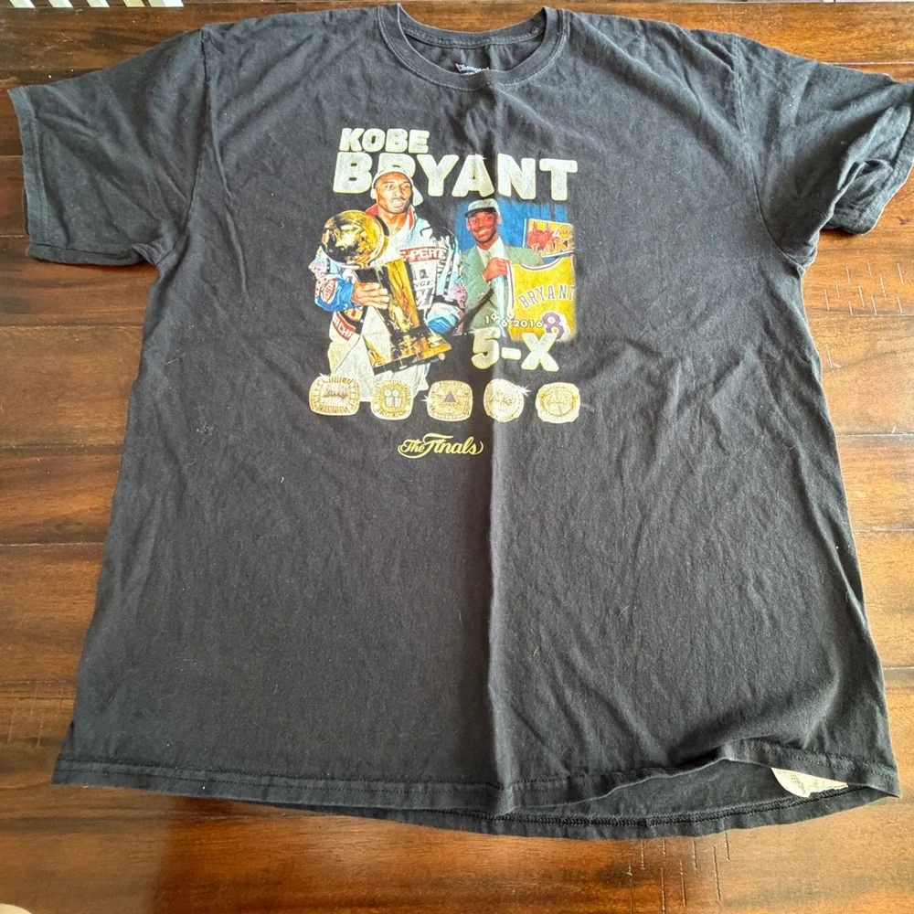 Kobe Bryant Lakers 5x Championship Graphic Tee | Champion | Size 2XL - Picture 2 of 5